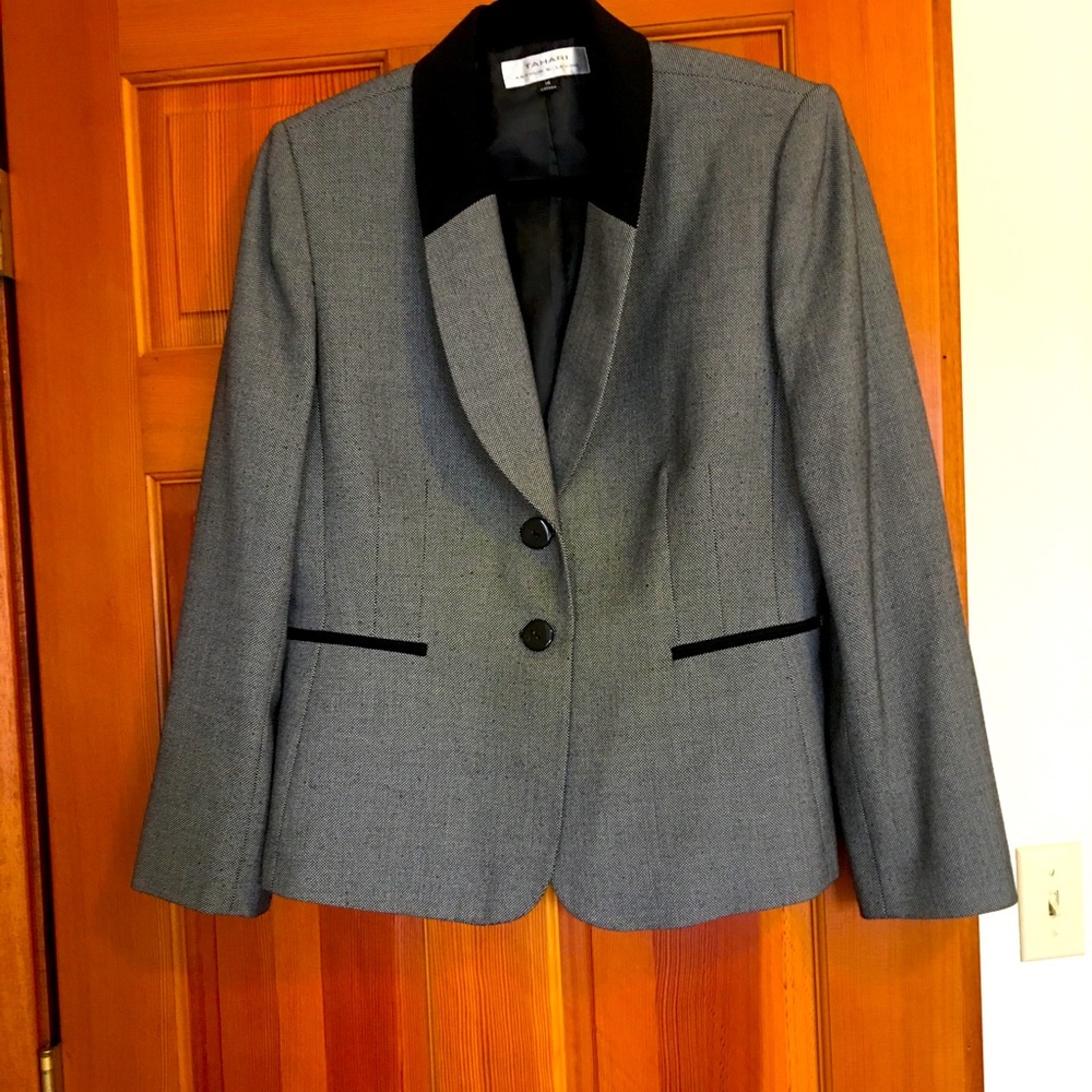 Classy blazer with fitted waist.